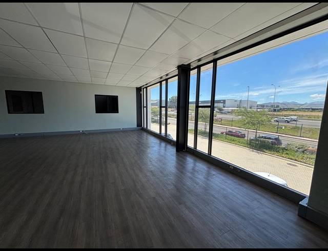 751M² FACTORY TO LET IN STIKLAND INDUSTRIAL